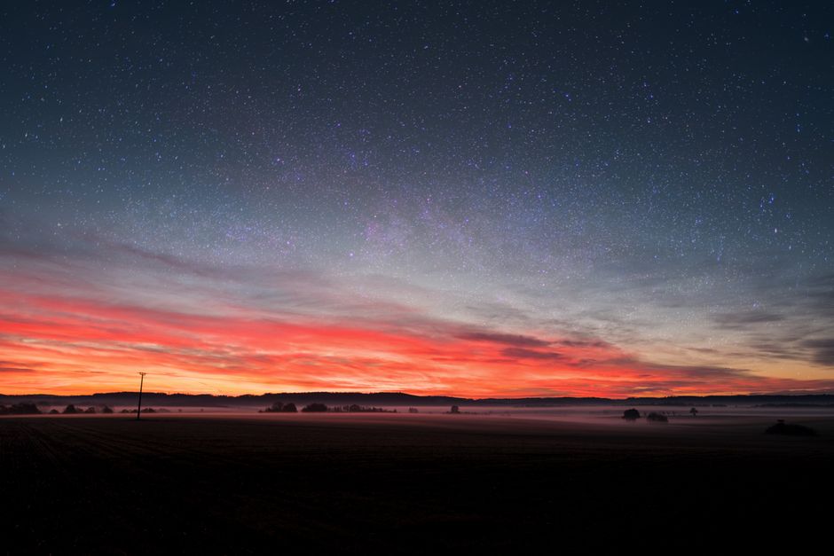 Céu ao amanhecer com estrelas, inspiração para nomes ligados aos astros