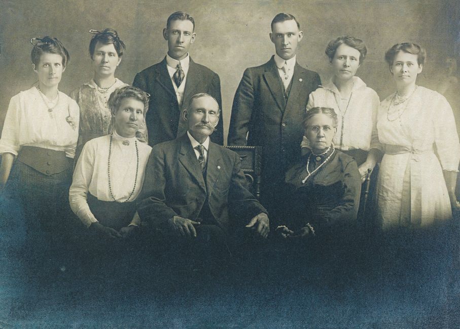 Retrato de família antigo em preto e branco
